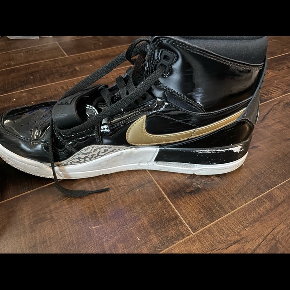 Nike Jordan Legacy 312 Black and Gold! 10.5 US - Picture 6 of 7